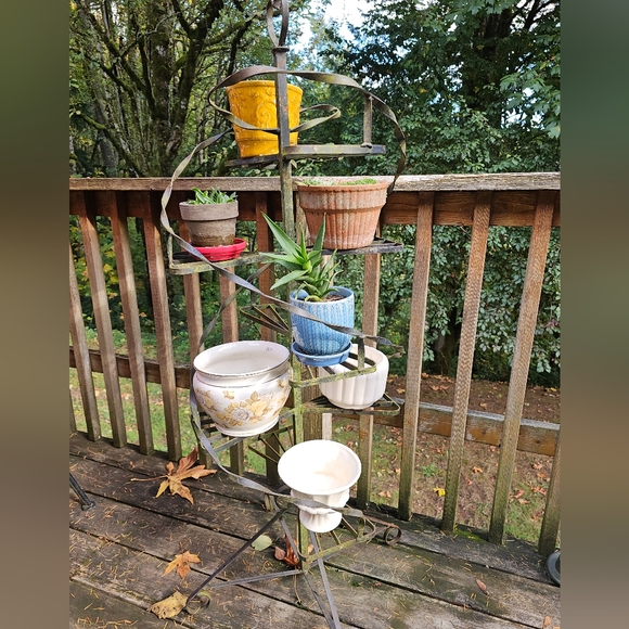 CALIFORNIA Pottery Flower Pot - Picture 4 of 4